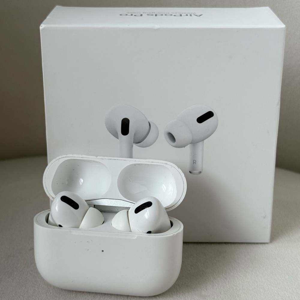 AirPods Pro charging case